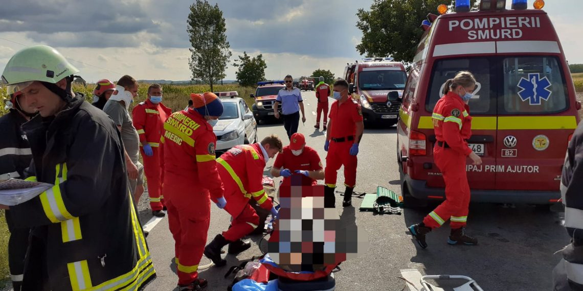 FOTO-VIDEO. Accident mortal pe DN 19E, între Marghita și Biharia | O persoană a murit în urma ciocnirii a două autoturisme. Alte 4 pasageri sunt răniți