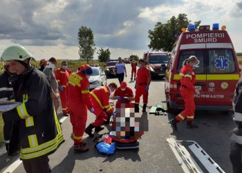 FOTO-VIDEO. Accident mortal pe DN 19E, între Marghita și Biharia | O persoană a murit în urma ciocnirii a două autoturisme. Alte 4 pasageri sunt răniți