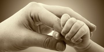 Curtea de Apel Cluj a constatat că legiuitorul român NU a incriminat vânzarea de copii | Reacția, după apariția în presă a informației potrivit căreia instanța ar fi opinat că „vânzarea unui copil nu constituie în România infracţiune”