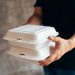 Ordonanța “anti-plastic” obligă restaurantele să crească prețurile la mâncarea livrată acasă | Caserolele din carton sunt mai scumpe decât cele de plastic