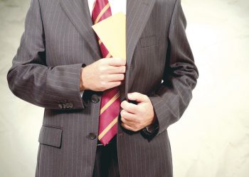 RIL declarat de Parchetul General | Cine este competent să cerceteze un abuz în serviciu dacă paguba este mai mică de 200.000 de euro și valoarea bunului sau a sumei ce fac obiectul infracțiunii e mai mare de 10.000 de euro