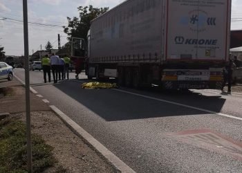 Accident mortal lângă Oradea | Un bărbat de 70 de ani a fost lovit de un camion, pe DN19, în Biharia
