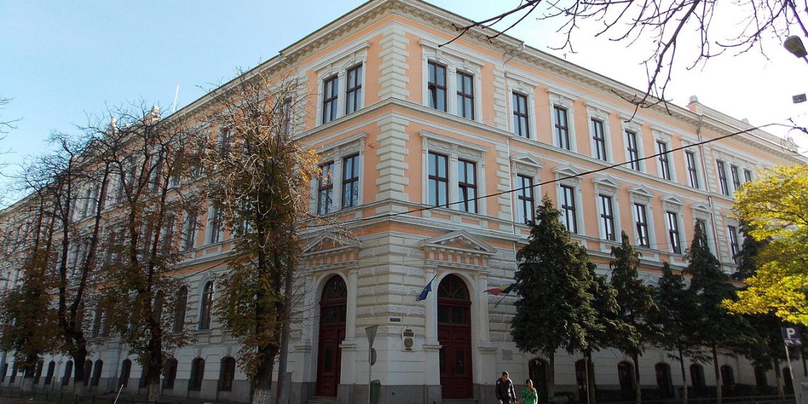 O întreagă clasă de la Colegiul Național ”Emanuil Gojdu” din Oradea trece la cursuri online la două zile de la începerea școlii | Un elev a fost confirmat cu COVID-19