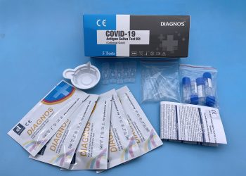 Hotărâre CNSU | Teste rapide din salivă, în școli. Restaurantele, cinematografele ori sălile de sport rămân deschise la incidență de peste 6 la mie, pentru cei vaccinați sau trecuți prin boală