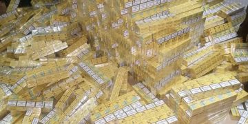 VIDEO-FOTO. Peste o jumătate de MILION de țigări de contrabandă, confiscate în urma a 11 percheziții și a unui flagrant delict, în Bihor