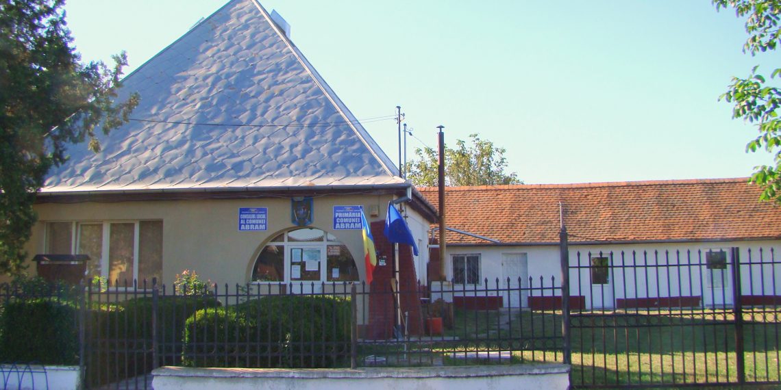 Primarul comunei bihorene Abram, trimis în judecată pentru fals și încercare de a obține ilegal fonduri | Ar fi cerut bani pentru decontarea unor lucrări neexecutate