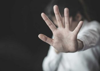 13 ani de închisoare pentru pensionarul din Oradea acuzat că a sechestrat și agresat sexual o fetiță de 12 ani