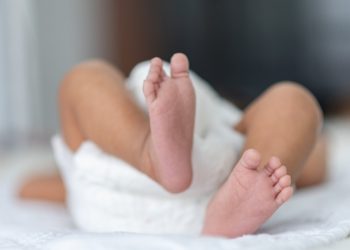 4 ani de închisoare cu EXECUTARE pentru o femeie care a născut în toaleta unei benzinării și a abandonat bebelușul în coșul de gunoi | Sentința Curții de Apel Oradea este definitivă