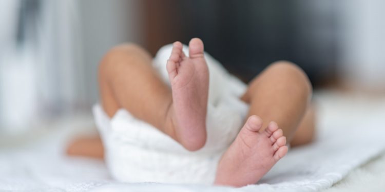 4 ani de închisoare cu EXECUTARE pentru o femeie care a născut în toaleta unei benzinării și a abandonat bebelușul în coșul de gunoi | Sentința Curții de Apel Oradea este definitivă