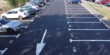 Proiect pentru 2022 | În Oradea se introduce parcarea roșie: 8 lei pentru o oră (DOCUMENT)