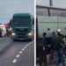 Accidentul de la Dușești, în care 12 persoane au fost rănite, a fost provocat de șoferul autotrenului | Nu a adaptat viteza la condițiile de trafic, spun polițiștii