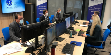 Patru arestări și confiscări de 23 de milioane de euro după perchezițiile făcute în Bihor, Cehia și Slovacia de procurorii Parchetului European