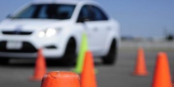 Cursuri de conducere defensivă și de prim ajutor pentru elevii școlilor de șoferi și conducătorii auto cu permisul suspendat (propunere legislativă)