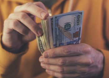 Îmbogățiți în pandemie | Peste 15.000 de români au devenit milionari în dolari în 2020