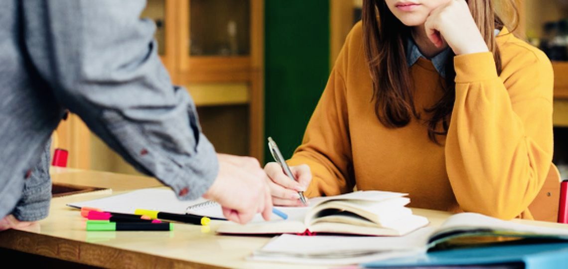 ANAF cere profesorilor care dau meditaţii să-şi pună case de marcat