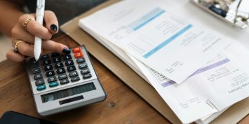 Facturile la electricitate ÎNTÂRZIE în noiembrie | Care este explicația