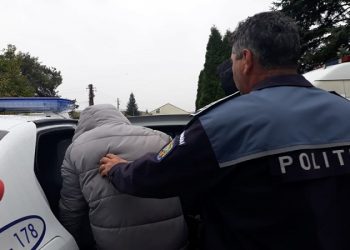 Puștan de 16 ani, arestat după ce a tâlhărit o femeie într-un magazin din Oradea | Un alt băiat, de 14 ani, a scos un briceag după ce a furat dulciuri și a fost prins de un paznic