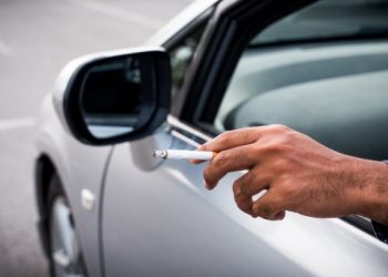 Țigara de 15.000 de lei | Un șofer a fost amendat după ce a aruncat un chiștoc pe geam