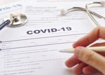 Medic de familie, arestat după ce ar fi eliberat adeverințe de vaccinare FALSE