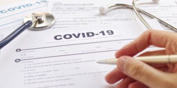 Medic de familie, arestat după ce ar fi eliberat adeverințe de vaccinare FALSE