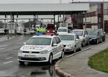 Trafic OPRIT temporar, miercuri, în două puncte de trecere a frontierei cu Ungaria | Cozi mari de camioane, azi, la granița româno-maghiară
