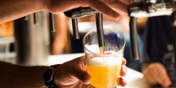 Berea și vinul spumant se scumpesc de la 1 ianuarie 2022