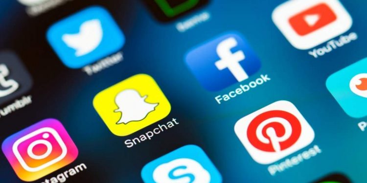 Explicațiile ANAF despre impozitarea celor care obțin venituri din postări pe Facebook sau Instagram