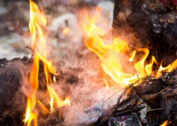 Închisoare pentru cei ce îngroapă, ard sau incendiază deșeuri (PROIECT)