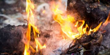 Închisoare pentru cei ce îngroapă, ard sau incendiază deșeuri (PROIECT)
