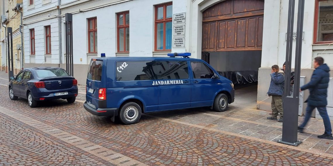 VIDEO-FOTO. Descinderi DGA în punctul de frontieră Borș, într-un caz de corupție | 6 polițiști de frontieră au fost duși la audieri