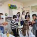 FOTO. Dreptul la un Crăciun fericit | Studenții Facultății de Drept din Oradea au dus cadouri copiilor de la Centrul de zi din oraș