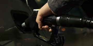 Benzina și motorina se vor SCUMPI de la 1 ianuarie 2022 | Care este motivul