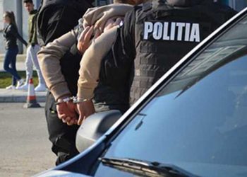 Un tânăr din Bihor, care și-a ucis verișorul cu o sabie, a fost trimis în judecată