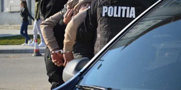 Un tânăr din Bihor, care și-a ucis verișorul cu o sabie, a fost trimis în judecată