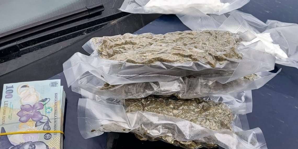 Tânăr prins de polițiștii antidrog din  Oradea în timpul unei tranzacții cu droguri | Încerca să vândă cannabis și amfetamină