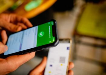Certificatul electronic COVID la locul de muncă | Amenzi de până la 100.000 lei pentru firmele contraveniente