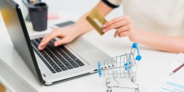 Noi obligații pentru vânzătorii online, aprobate de Guvern