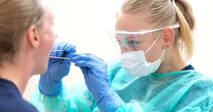 Proiect | Medicii de familie vor primi 50 de lei pentru fiecare test COVID făcut