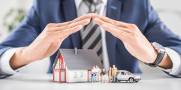 Premieră | Asigurările la case și mașini se vor putea face și la stat