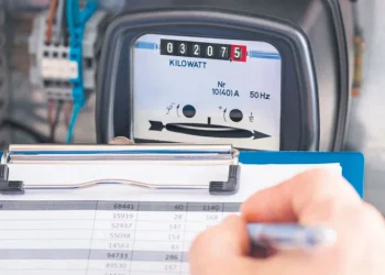 Lege nouă pentru facturile la gaze și energie electrică | Contorul se citeşte la maximum 3 luni, iar factura de regularizare se emite pe cel mult 3 luni