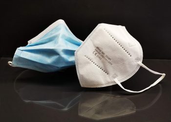 Propunere CNSU | Din 8 ianuarie vor fi obligatorii ÎN TOATE SPAȚIILE măștile de protecție de tip medical sau FFP2. Măștile textile vor fi interzise