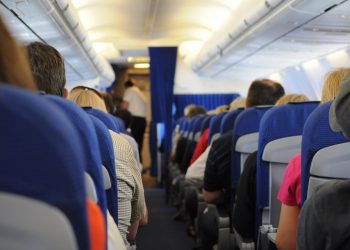 Drogurile deținute de pasagerul unui avion se consideră introduse în țară când aeronava intră în spațiul aerian național (HP admisă)