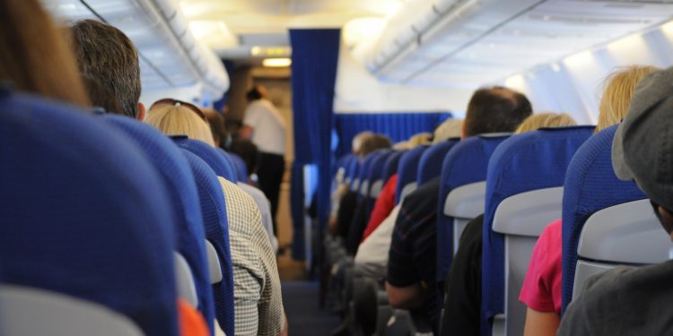 Drogurile deținute de pasagerul unui avion se consideră introduse în țară când aeronava intră în spațiul aerian național (HP admisă)