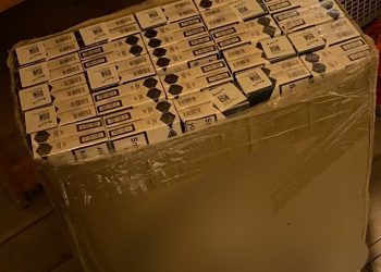 Peste 114.000 de țigări de contrabandă, găsite de polițiști în mașina și locuința unui bărbat din Tinca