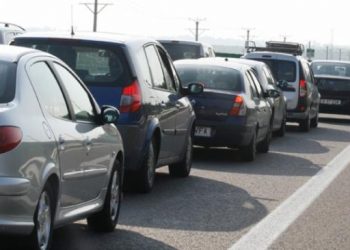 Românii ar putea primi bani de la stat ca să scape mașinile mai vechi de 15 ani | În schimb, nu vor fi obligați să cumpere altele noi