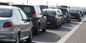 Românii ar putea primi bani de la stat ca să scape mașinile mai vechi de 15 ani | În schimb, nu vor fi obligați să cumpere altele noi