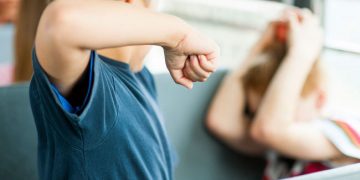 Copiii agresivi, obligați la consiliere psihologică alături de părinți (propunere)