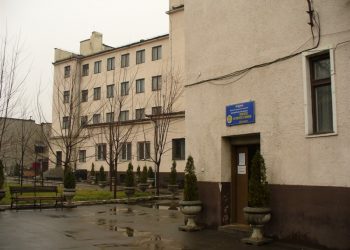 Fostul administrator al Facultății de Protecţia Mediului din Oradea și trei foşti studenţi, condamnați la închisoare cu suspendare | Fosta secretară șefă și un șef de lucrări au fost achitați