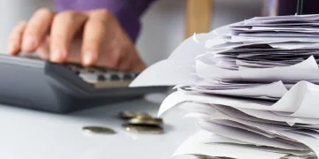 Peste 500.000 de facturi greşite la energie electrică au fost identificate de Guvern