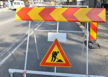 Despăgubiri de peste 140.000 de lei pentru un muncitor rănit într-un accident produs în timp ce ”plomba” o șosea din Oradea | Daunele vor fi plătite de CNAIR și un inginer găsit responsabil pentru nesemnalizarea lucrărilor